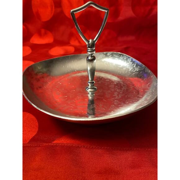 Kensington Moire Aluminum Tidbit tray w handle on pedestal silver tone 8 in. EUC - Picture 9 of 16